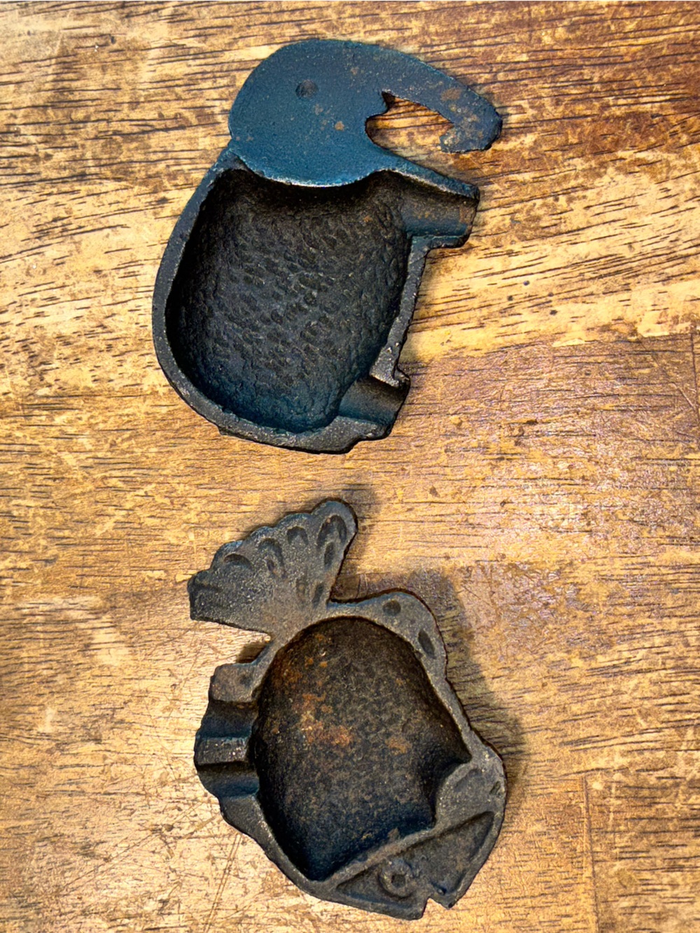 Vintage Cast Iron Elephant & Fish Ashtray Set Taiwan 1960s–70s MCM Decor